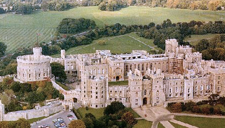 Kastil Windsor digolongkan salah satu dari 10 Kastil Paling Berhantu Di Eropa oleh thecrazytourist.com. (FOTO: The Enchanted Manor)