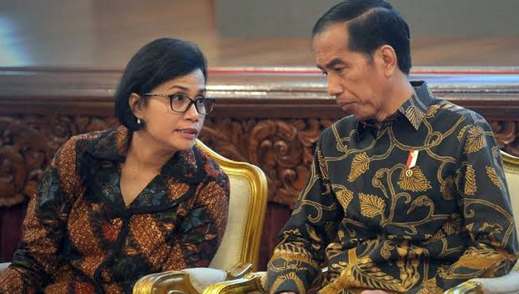 Presiden Jokowi saat berbincang dengan Sri Mulyani. (FOTO: Katadata)