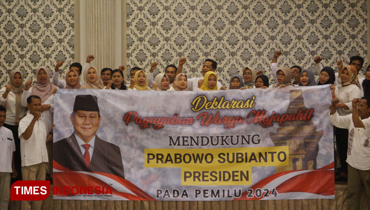 Paguyuban Warga Majapahit saat mendeklarasikan Prabowo Subianto Presiden 2024 di Hotel Raden Wijaya, Kota Mojokerto, Sabtu (01/10/2022) (Foto: Thaoqid Nur/TIMES Indonesia)