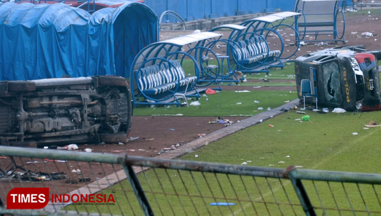 Tragedi Stadion Kanjuruhan, Aremania: Aparat Tembak Gas Air Mata ke Tribun