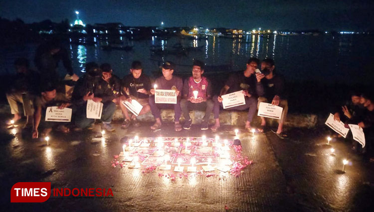 Suporter Sepakbola Hingga Pemuda Ansor Banyuwangi Nyalakan Lilin untuk Korban Tragedi Stadion Kanjuruhan