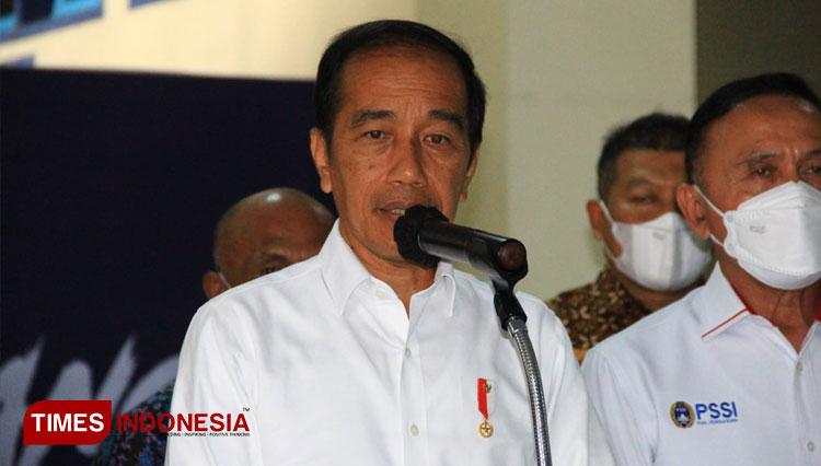 Tinjauan Presiden Jokowi di tempat kejadian Tragedi Stadion Kanjuruhan Malang. Rabu (5/10/2022). Foto: Tria Adha/TIMES Indonesia