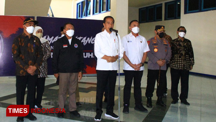 Presiden RI Jokowi saat jumpa pers di RSSA Malang, Rabu (5/10/2022). (Foto: Adhitya Hendra/TIMES Indonesia)