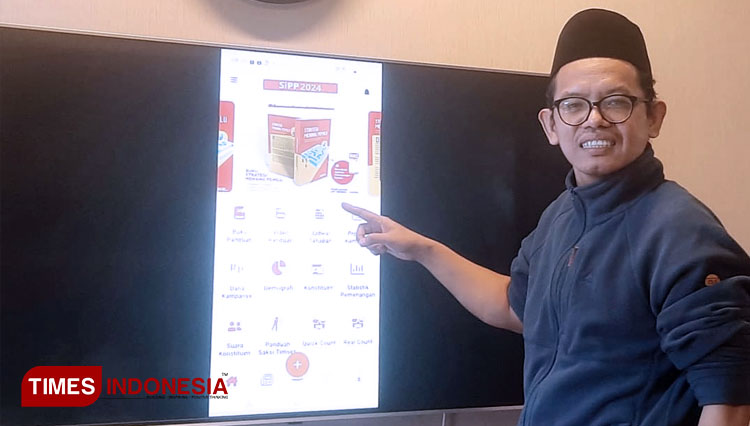 CEO CM Management, Masykurudin Hafidz saat diskusi dan memaparkan programnya di kantor TIMES Indonesia Jawa Barat di Bandung, Kamis (4/10/2022). (FOTO: Jarot/TIMES Indonesia)