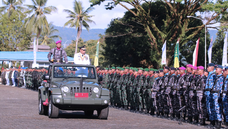 Pangdam Pattimura Hadiri HUT Ke-77 TNI, Defile dan Sailing Pass Tuai Decak Kagum