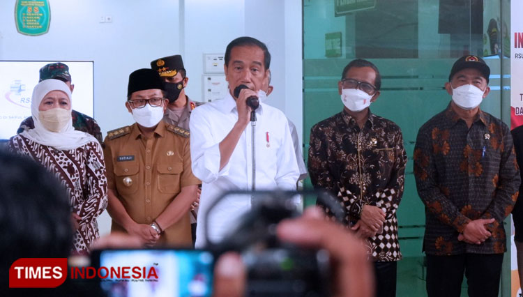 Presiden RI Joko Widodo saat konferensi pers di RSSA Malang, Rabu (5/10/2022). (Foto: Adhitya Hendra/TIMES Indonesia)