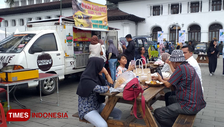 Acara-Daihatsu-Kumpul-Sahabat-Jabar-2002-b.jpg