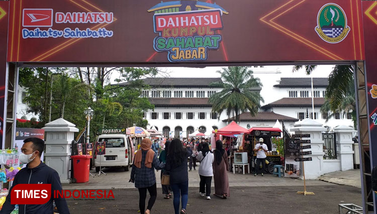 Daihatsu Rayakan Hari Jadi Provinsi Jabar ke-77 di Gedung Sate Bandung