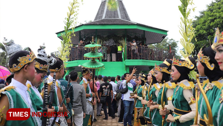 Siraman-Gong-Kyai-Pradah-3.jpg