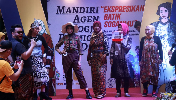 Suasana Fashion Show Mandiri Agen Yogyakarta Fashion Show di Pasar Beringharjo, Kota Yogyakarta, Sabtu (8/10/2022). (Foto-foto: Diskominfo Pemkot Yogyakarta)
