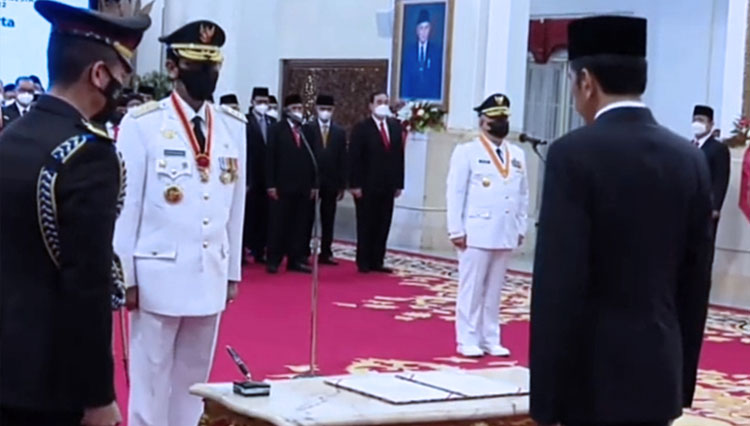 Suasana pelantikan Sultan HB X dan Paku Alam X sebagai Gubernur dan Wakil Gubernur DIY Periode 2022-2027 di Istana Negara Jakarta Pusat. (FOTO: Tangkapan layar A Riyadi)