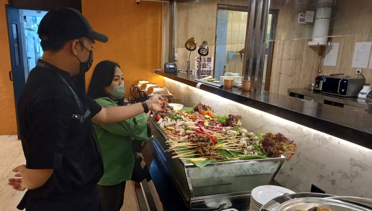 Hotel Artotel Suite Bianti menawarkan makan daging sepuasnya. (FOTO: Artotel Suite Bianti)