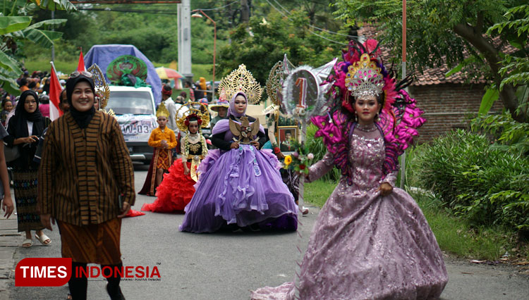 Pawai-Budaya-Jatigedong-b.jpg