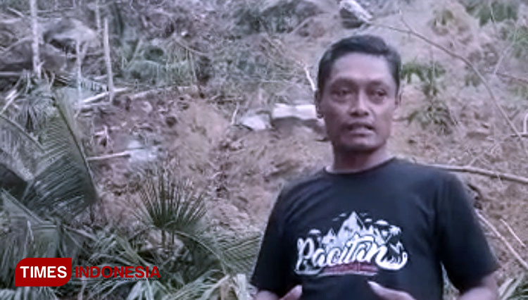 Kades-Mantren-Muhammad-Kharis-di-kaki-Gunung-Limo.jpg