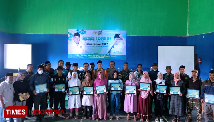 Ketua Fraksi PKB DPR RI Salurkan Program BSPS Kementerian PUPR Untuk ...