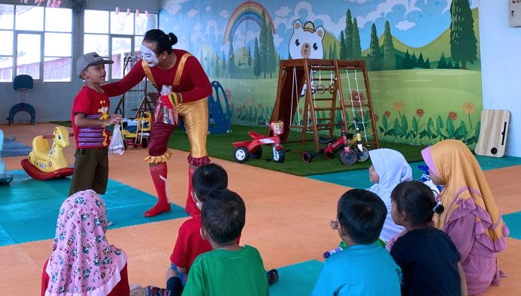 Suasana bermain di Loly Playcity Ngawi. (Foto: Luckyta for TIMES Indonesia)Foto: Owner Loly Playcity Ngawi, Septyana Luckyta. (Foto: Miftakul/TIMES Indonesia)