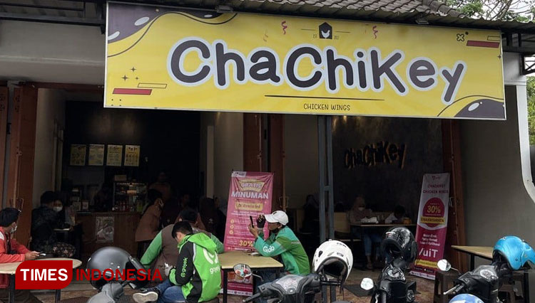 Kisah Merchant Gojek Chacikey Wings Mojokerto, dari Gerobak Kecil menjadi Ruko