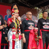 Anggota Satpol PP Halangi Wartawan Saat Meliput Tari Topeng Indramayu