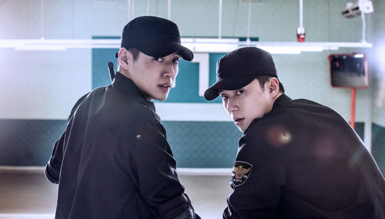 Salah satu adegan dalam film korea bertema polisi berjudul Midnight Runners. 