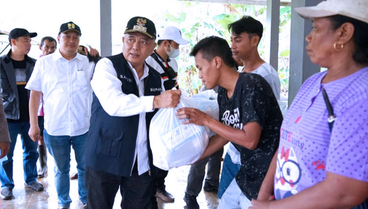 1.441 Orang Terdampak Banjir di Desa Sitiarjo, Bupati Malang Salurkan Bantuan