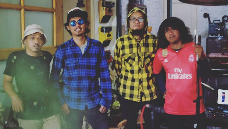 Personel EL HAKAN, Baju biru Hendrix Dria (baju biru) Dicky Gusti Indrawan (baju kuning) dan Anshory Kiddies (baju merah) bersama additional player. (Foto: Dok.EL HAKAN) 