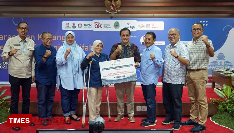 OJK saat Sarasehan Keuangan Bersama Komunitas Difabel, di Kantor OJK Regional 2 Jawa Barat, Bandung, Minggu (16/10/22). (Foto: OJK for TIMES Indonesia)
