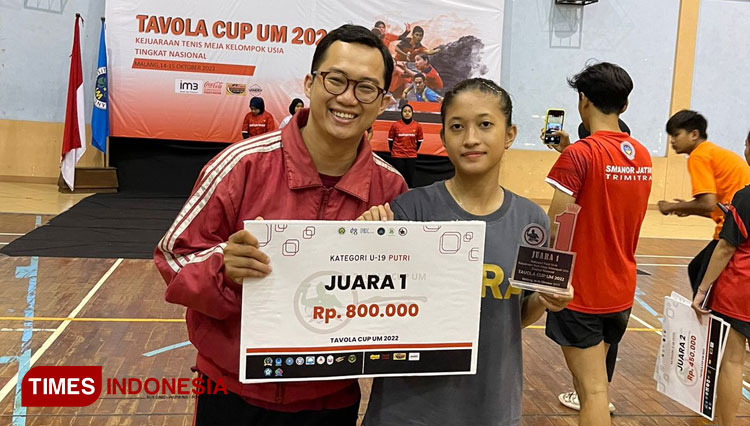 Windi Banyu Bening, atlet tenis meja Kota Batu ini meraih juara 1 Tavola Cup UM 2022 kelompok U-19 tingkat nasional yang dilaksanakan di UM. (Muhammad Dhani Rahman/TIMES Indonesia)