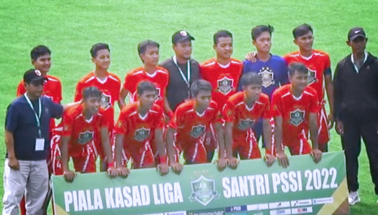 Kesebelasan Darul Huda FC dari Pondok Pesantren Darul Huda Mayak Ponorogo berhasil maju ke babak semifinal Liga Santri PSSI Piala Kasad 2022. (Foto: Darul Huda Mayak)