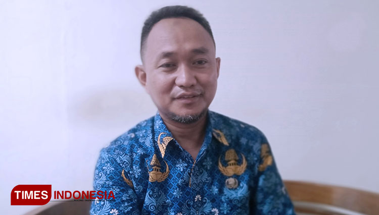 Sekdis PUTR Kota Banjar, Acep Daryanto saat memberikan keterangan terkait perbaikan jembatan baru Parunglesang. (Foto: Susi/TIMES Indonesia)