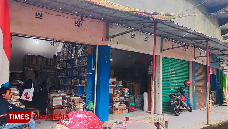 Suasana Pasar Buku dan Seni Velodrom Malang (Foto: Laela Rohadatul Aisy/TIMES Indonesia)