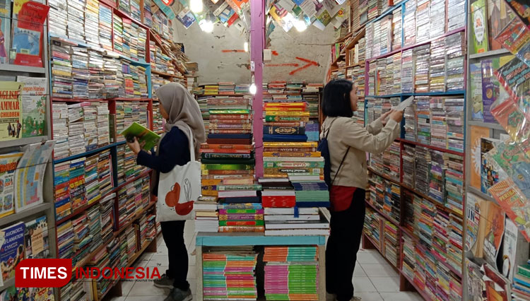 Lima Tahun Dagang di Pasar Seni dan Buku Velodrome Malang, Begini Kisah Pak Tauchid