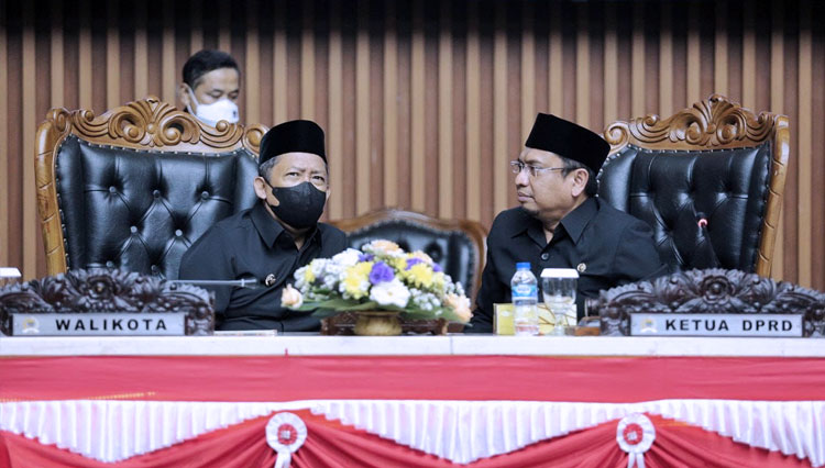 Wali Kota Bandung Yana Mulyana sedang bersama Ketua DPRD Kota Bandung. (FOTO: Humas Kota Bandung)
