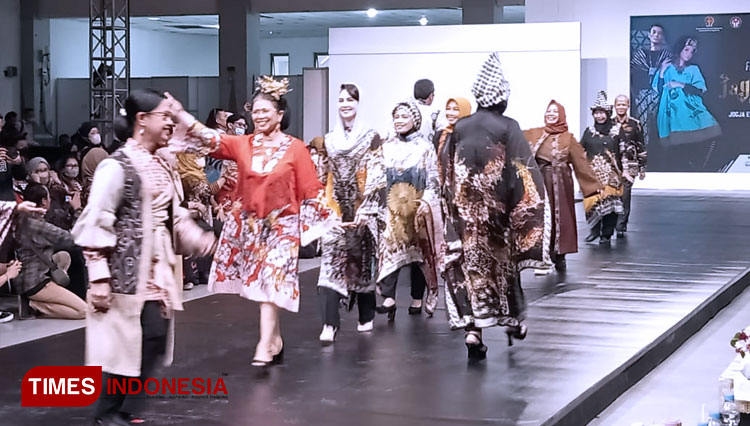 Publik Figur Meriahkan Pembukaan Festival Batik 2022