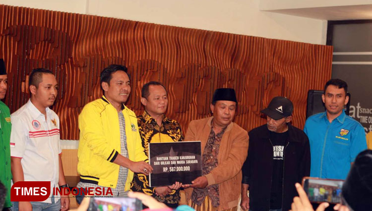 Arek Suroboyo Beri Bantuan Rp587 Juta bagi Aremania Korban Tragedi Stadion Kanjuruhan