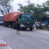 Demo di PT Avia Avian, Warga Wotan Gresik Blokade Jalur Pantura
