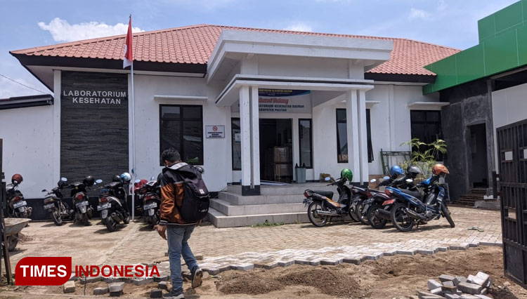 Alih fungsi Laboratorium Malaria menjadi Laboratorium Covid-19 di Pacitan memicu penolakan warga. (FOTO: Yusuf Arifai/TIMES Indonesia)