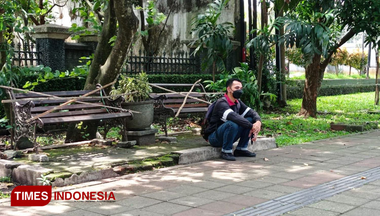 Cegah Aksi Mesum, Bangku Taman Jalan Ijen Kota Malang 'Disegel'