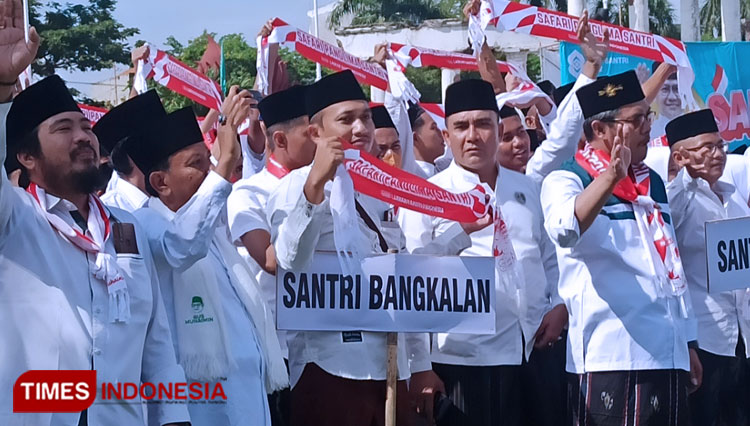 Gus Muhaimin Lantik Ribuan Laskar Santri Indonesia Di Tugu Pahlawan ...