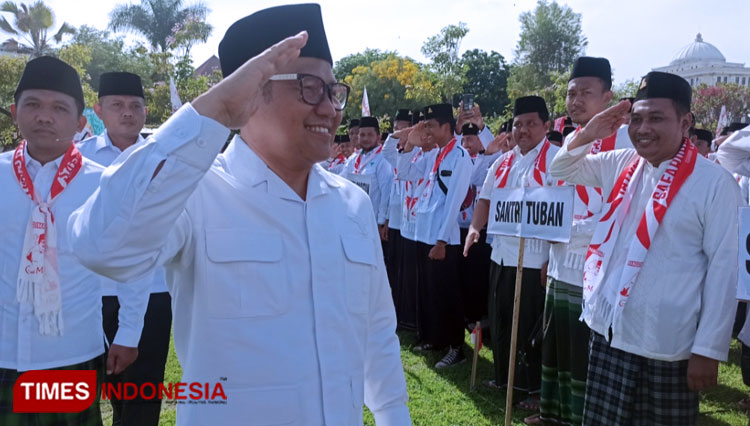 Gus Muhaimin Lantik Ribuan Laskar Santri Indonesia di Tugu Pahlawan Surabaya