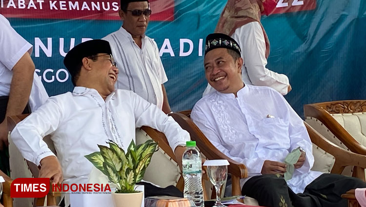 H. Abdul Halim Iskandar, Menteri Desa PDTT RI, bersama Pengasuh Ponpes Nurul Jadid Paiton, KH. Abdul Hamid. (Foto: Abdul Jalil/TIMES Indonesia)