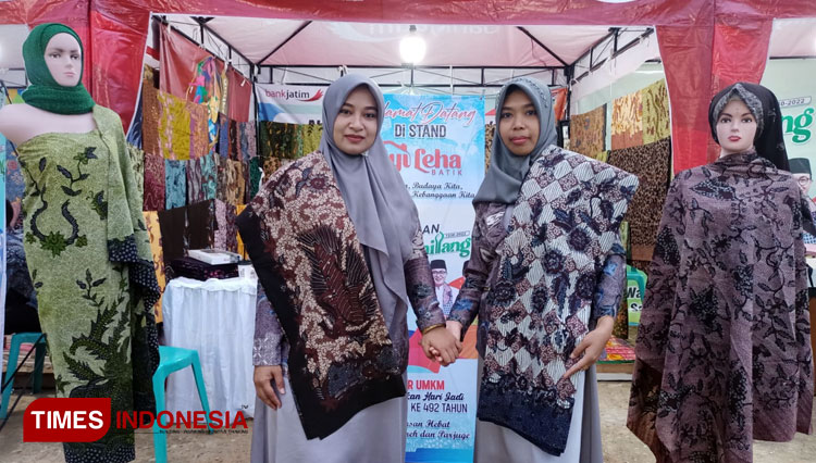 Nyi-Leha-Batik-b.jpg
