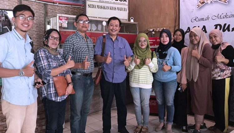 Tim ITS dan UMKM di Kamal Madura, Jawa Timur. (Foto: ITS for TIMES Indonesia)