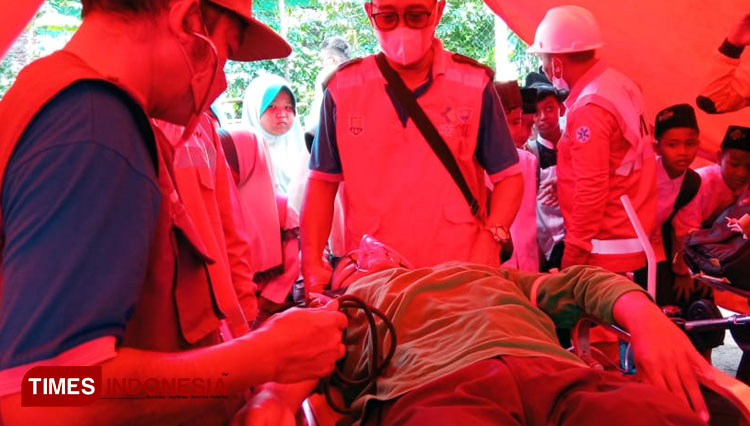 Warga-yang-menjadi-korban-tsunami-sedang-dirawat.jpg