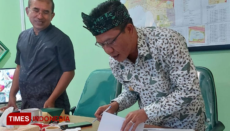 Bupati-dadang-1.jpg
