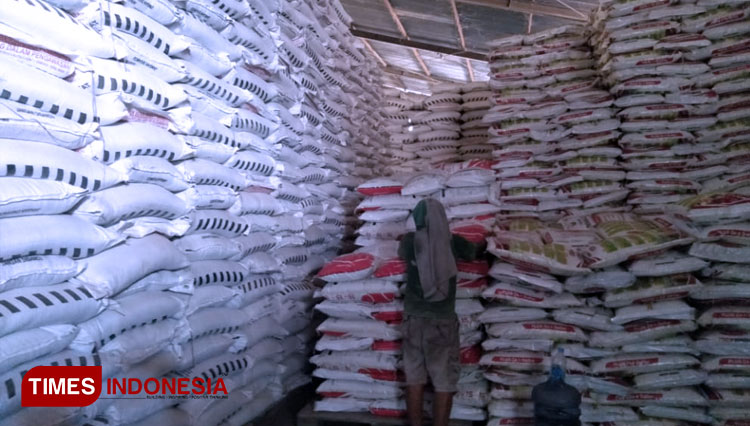 Gudang upuk di Kabupaten Probolinggo. (FOTO: Dicko W/TIMES Indonesia)