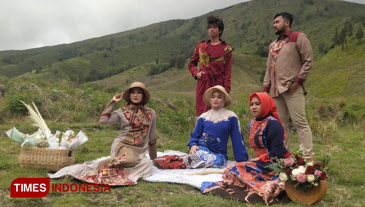 Kenalkan Batik Probolinggo melalui Indonesian Modist Fashion Week