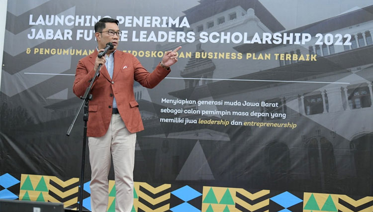 Gubernur Jawa Barat, Ridwan Kamil saat memberi pidato sambutan pada acara program Jabar Future Leaders Scholarship 2022, di Gedung Sate, Kota Bandung. (Foto: Humas Jabar)