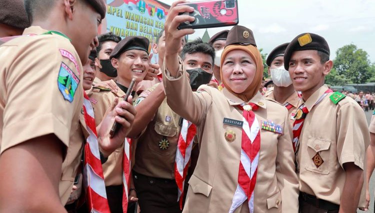Gubernur-Khofifah-b.jpg