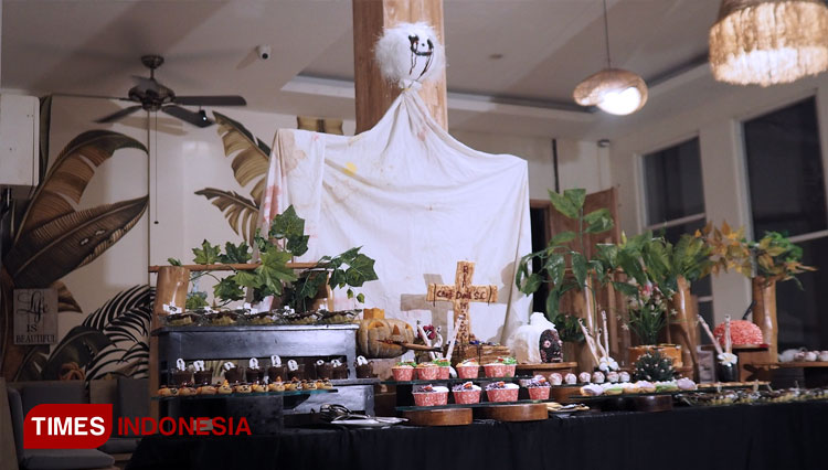 Dinner-Party-Halloween-Horor-House-2.jpg