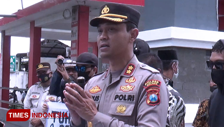 Kapolres Malang Sampaikan Permohonan Maaf Saat Temui Aksi Damai Tragedi Stadion Kanjuruhan